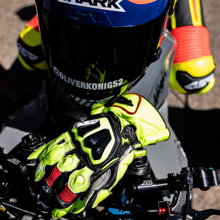 NEW IN - Stingray Race Spec Gloves